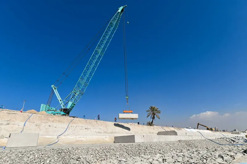 Kobelco CKS2500 in the Al Layyah Canal project, Sharjah, UAE.