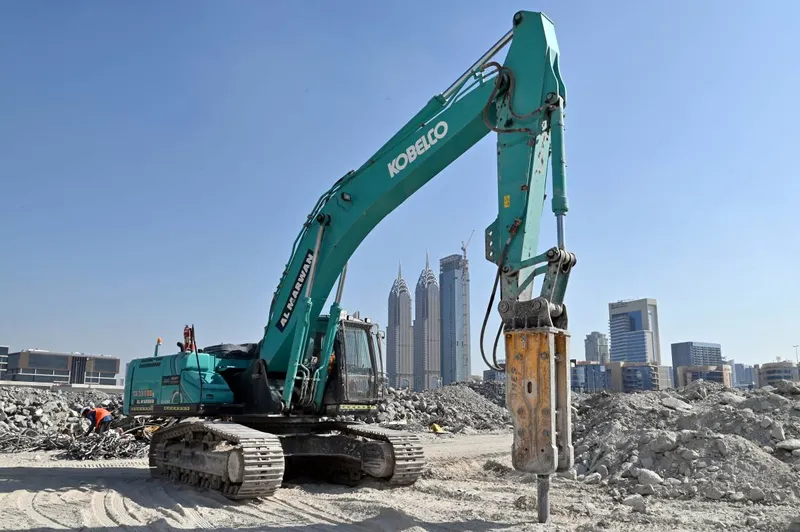 The hydraulic cylinder of the Kobelco excavator with the JSC jackhammer&nbsp;