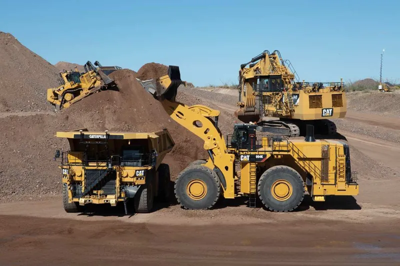 Autonomous Trucks With Cat Command for Hauling