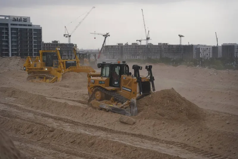 بلدوزر كات D8T وبلدوزر كوماتسو D475A 