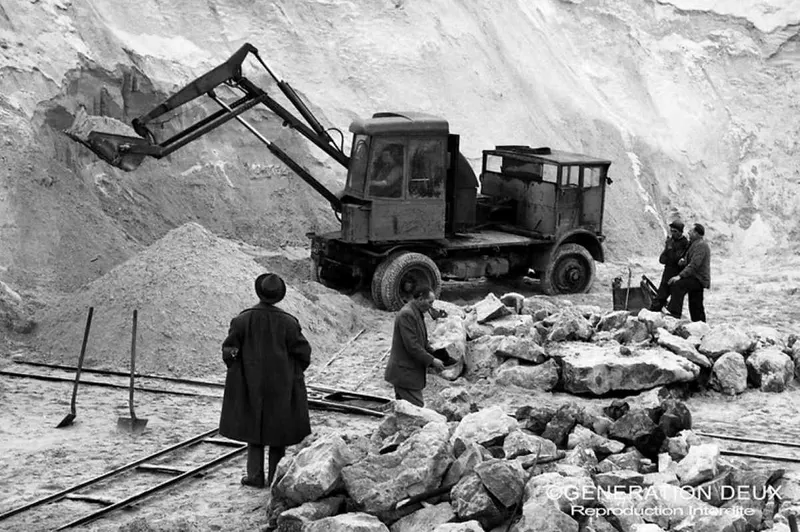 Before Poclain’s breakthrough, excavators relied on cumbersome cables and winches