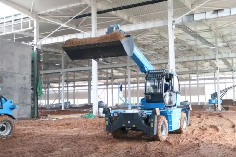 Sinoboom telehandler attached to a bucker.