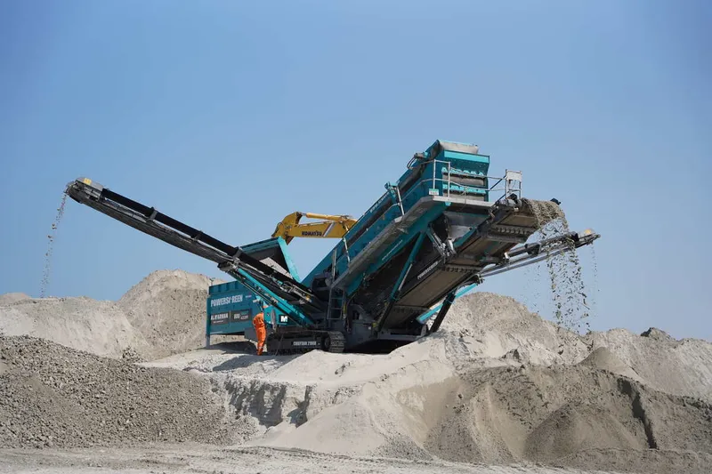 A Powerscreen Chieftain 2100X on Al Marwan job site