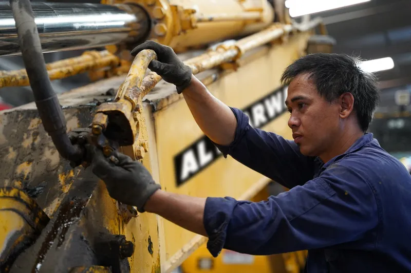 An Al Marwan heavy equipment hydraulic repair technician