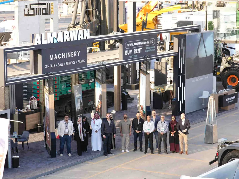 Al Marwan Machinery’s team at the BIG5 Construct Saudi, where we announced our brand new Kobelco crawler cranes dealership in KSA earlier this year