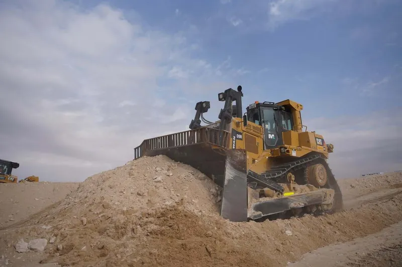 ثالث أكبر بلدوزر مقدم من شركة كات هو كاتربيلر D9