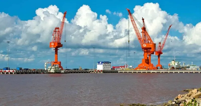 Genma level luffing cranes