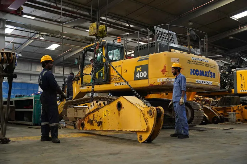 Komatsu PC400 excavator during maintenance process