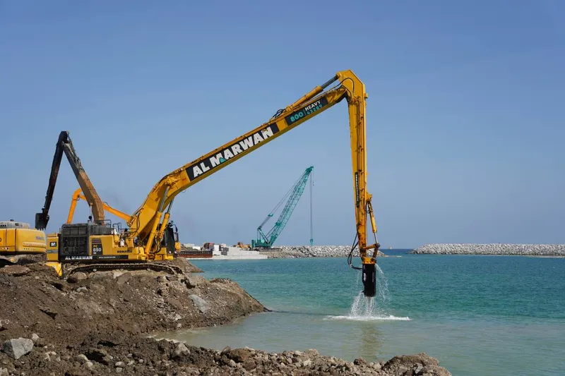 Komatsu PC850 excavator