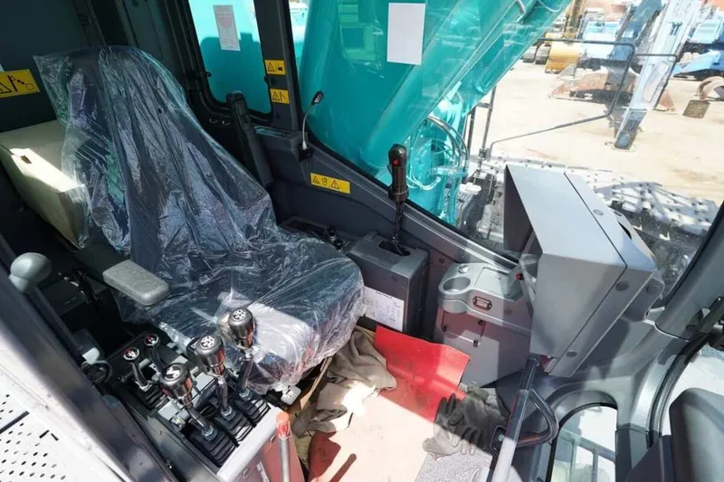 A closer look at the operator’s cabin in one of Al Marwan’s 7250S Crawler Cranes