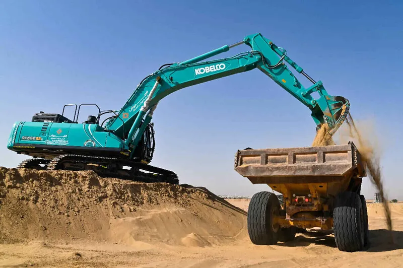 حفار SK500 الكبير في الموقع