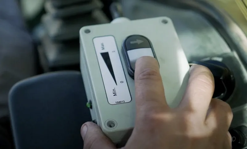 Control units allows the operator to adjust the spacing of the screener bucket shafts