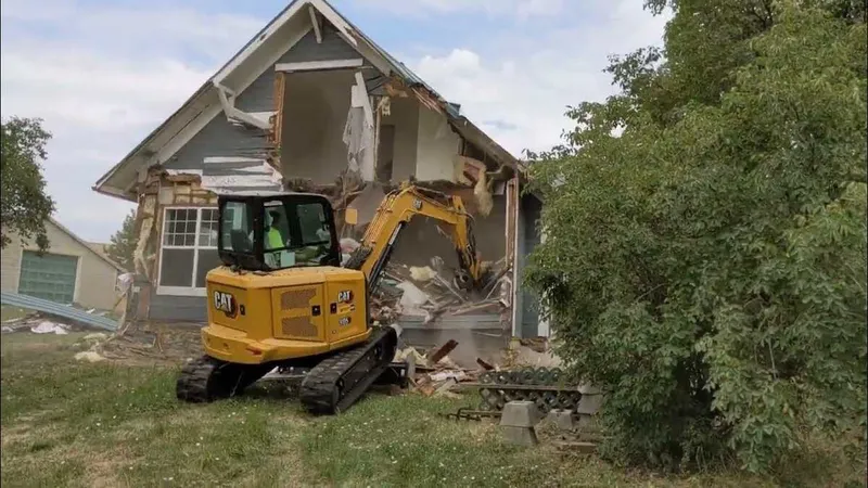 Caterpillar Cat 305 mini excavator