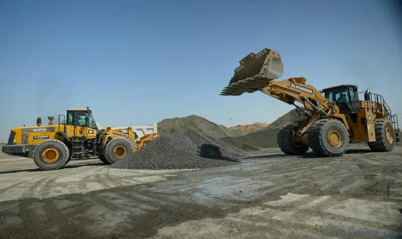 A CAT 966 loader and a Komatsu WA470 loader