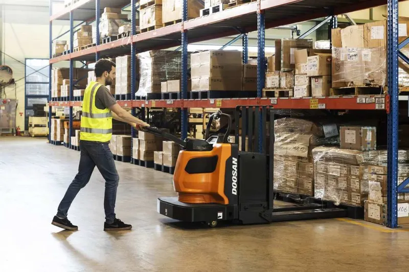 Electric pallet jacks