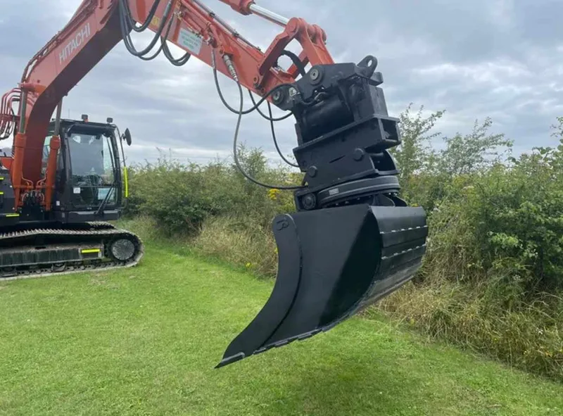 Rotating 360° excavator grading bucket
