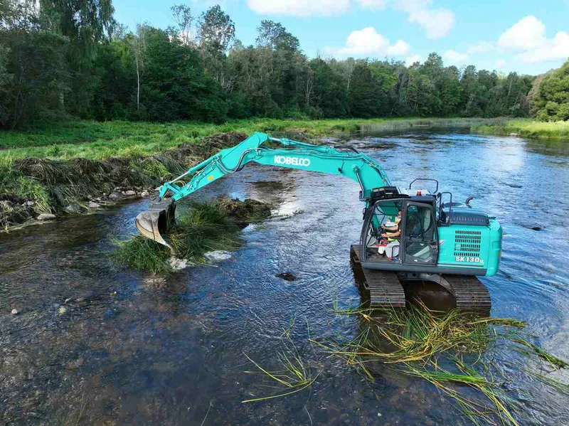 A Kobelco Sk130 amphibious excavator in action - Image courtesy of Kobelco Construction Machinery B.V.