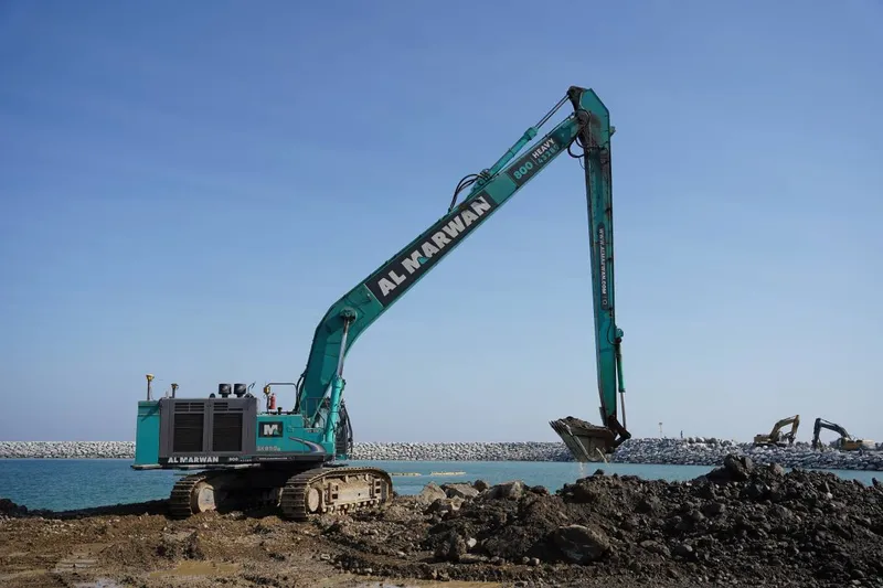 kobelco long boom excavator