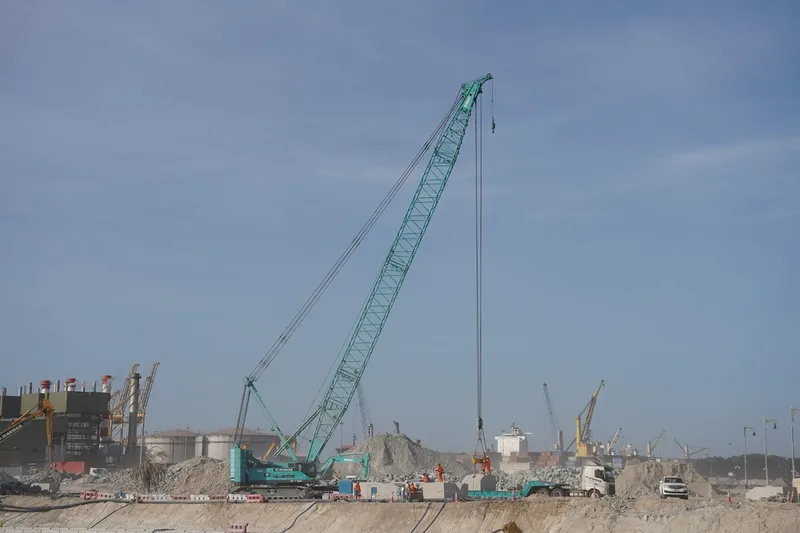 KOBELCO is dubbed as one of the top Japanese manufacturers of hydraulic crawler cranes