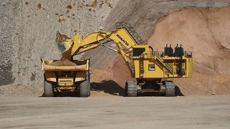 Komatsu semiautonomous PC7000-11 hydraulic excavator