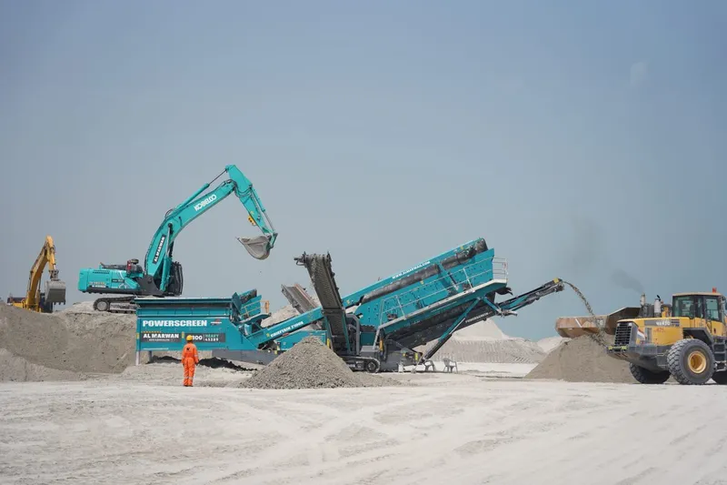 Powerscreen screener at Al Jaraf job site