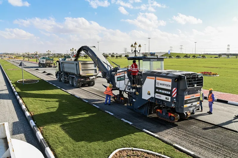 A Wirtgen 2000-series cold miller