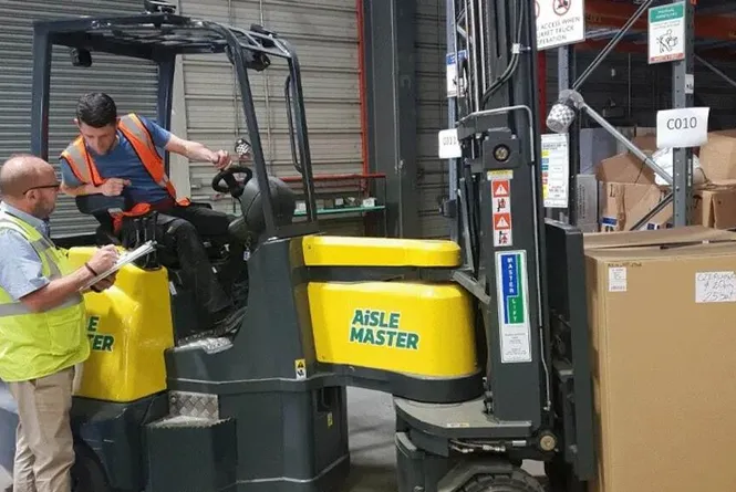 دليلك الأساسي لصيانة وسلامة تشغيل الرافعات الشوكية