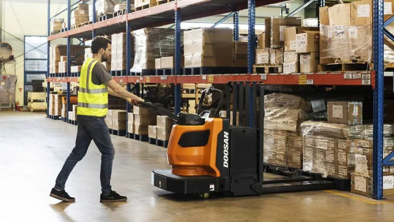 Electric pallet Jacks