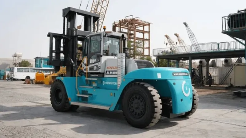 The 25-ton forklift available for rent at almarwan.com