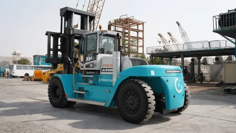 The 25-ton forklift available for rent at almarwan.com
