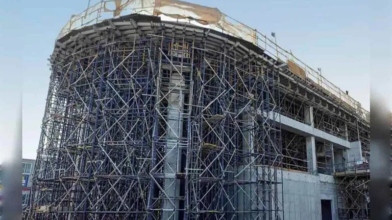 role of heavy machinery in building the air taxi