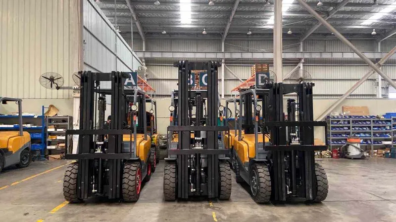 Small 5-ton SOCMA electric forklift