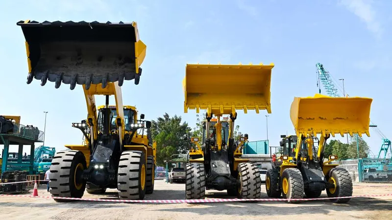 The Komatsu WA900 wheel loaders