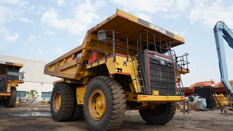 The 98-ton CAT 777E rigid dump truck