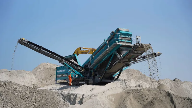 A Powerscreen Chieftain 2100X on Al Marwan job site