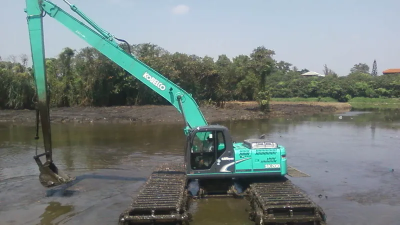 An amphibious SK210 excavator on a shallow waters job site - Image courtesy of Listar