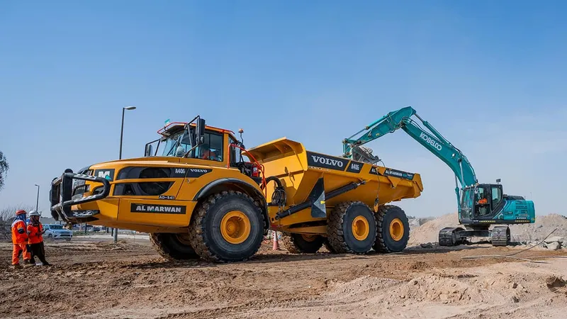 أسطول شركة المروان في موقع مشروع بحيرة الذيد