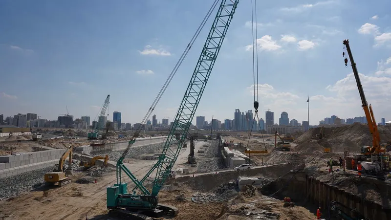 An Al Marwan 7250S Kobelco crawler crane on Al Layyah Canal job site