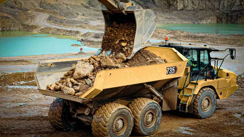 CAT 735 dumper - Image courtesy of Caterpillar
