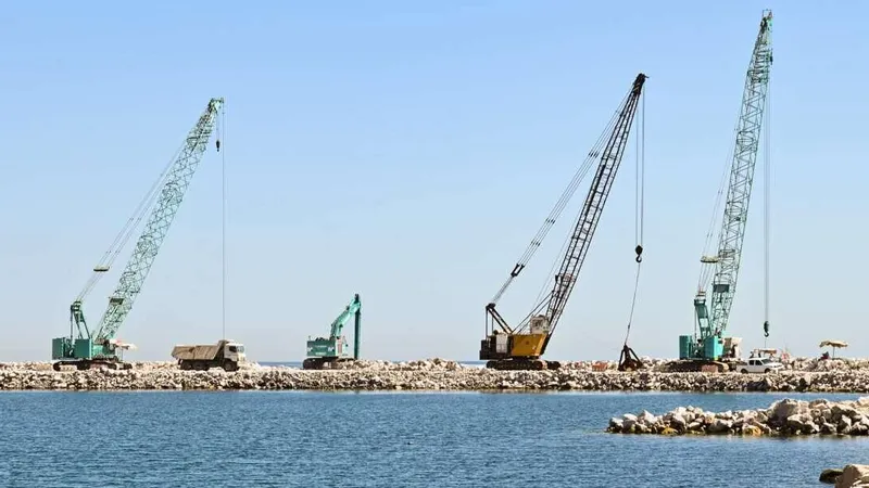 Various Al Marwan crawler cranes on a Oman job site, including the Kobelco CKS1350 crawler crane