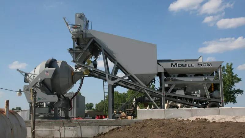 Continuous concrete mixer