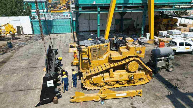 Al Marwan’s technicians assembling a Cat D11