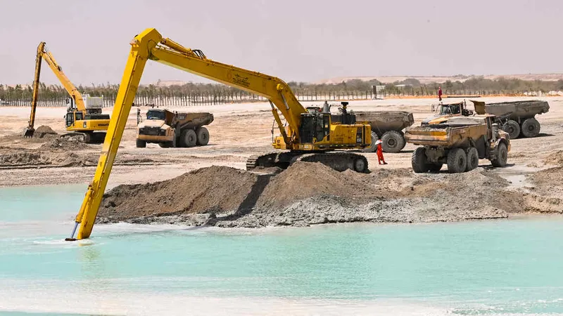 Caterpillar 740 dumpers working seamlessly with long boom excavators on Al Marwan’s BaniYas project