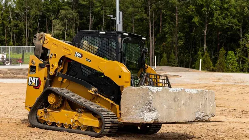 Cat’s 265 compact track loader