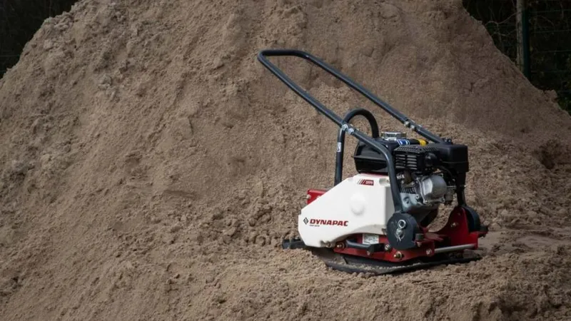 Dynapac DFP9 plate compactor is an asset for foundation preparation.