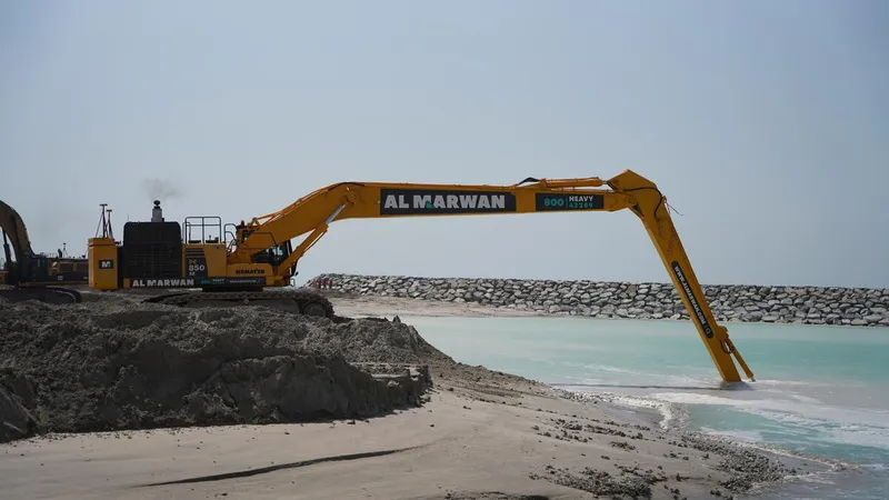 A Komatsu PC850 long boom excavator on Al Jaraf worksite