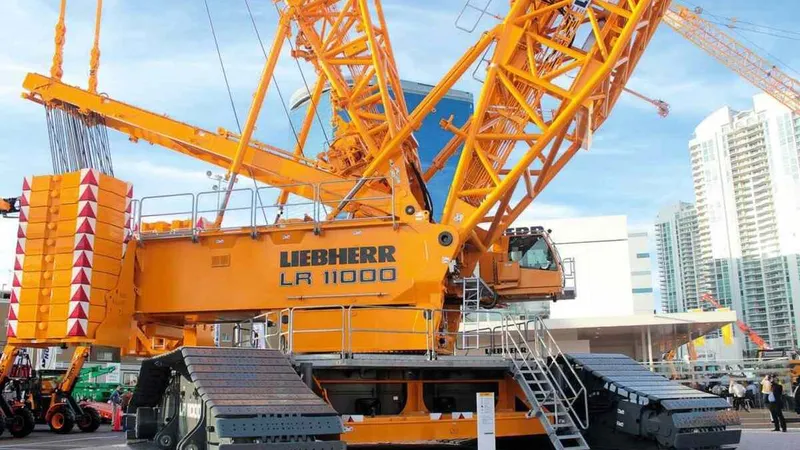 رافعة ليبهير المجنزرة LR 11000