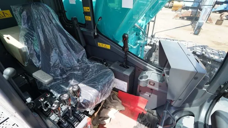 A closer look at the operator’s cabin in one of Al Marwan’s 7250S Crawler Cranes