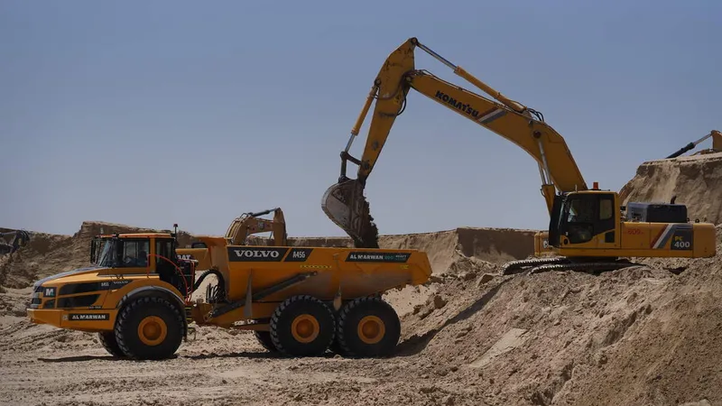 Rental fleet machinery, Komatsu PC400 excavator and A45G sump truck