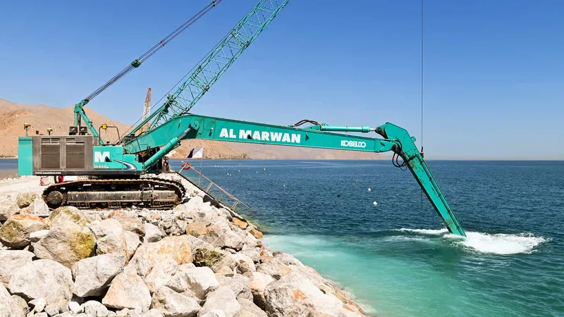 Kobelco SK850 long reach excavator in action in Oman.